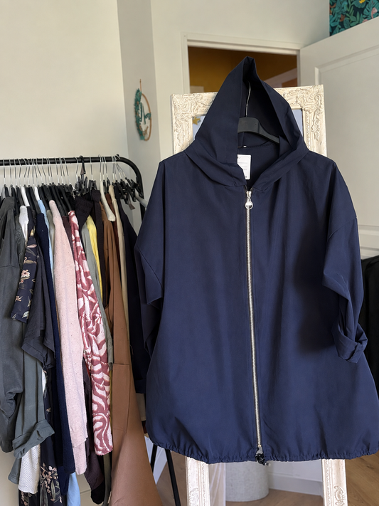 Veste coupe-vent à capuche bleu marine