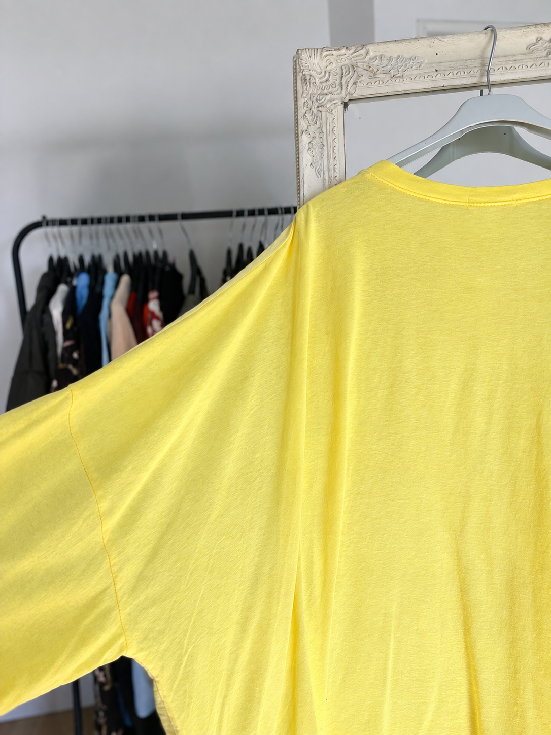 Top jaune uni col V