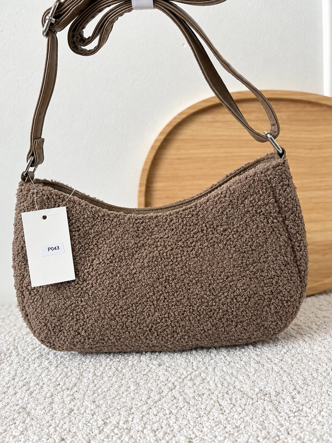 Sac bandoulière effet bouclette – Marron