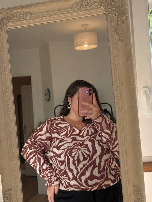 Pull marron imprimé floral