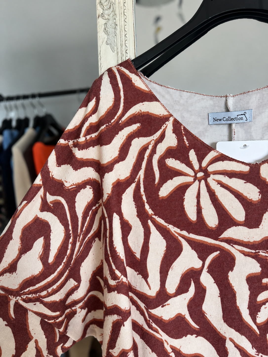Pull marron imprimé floral