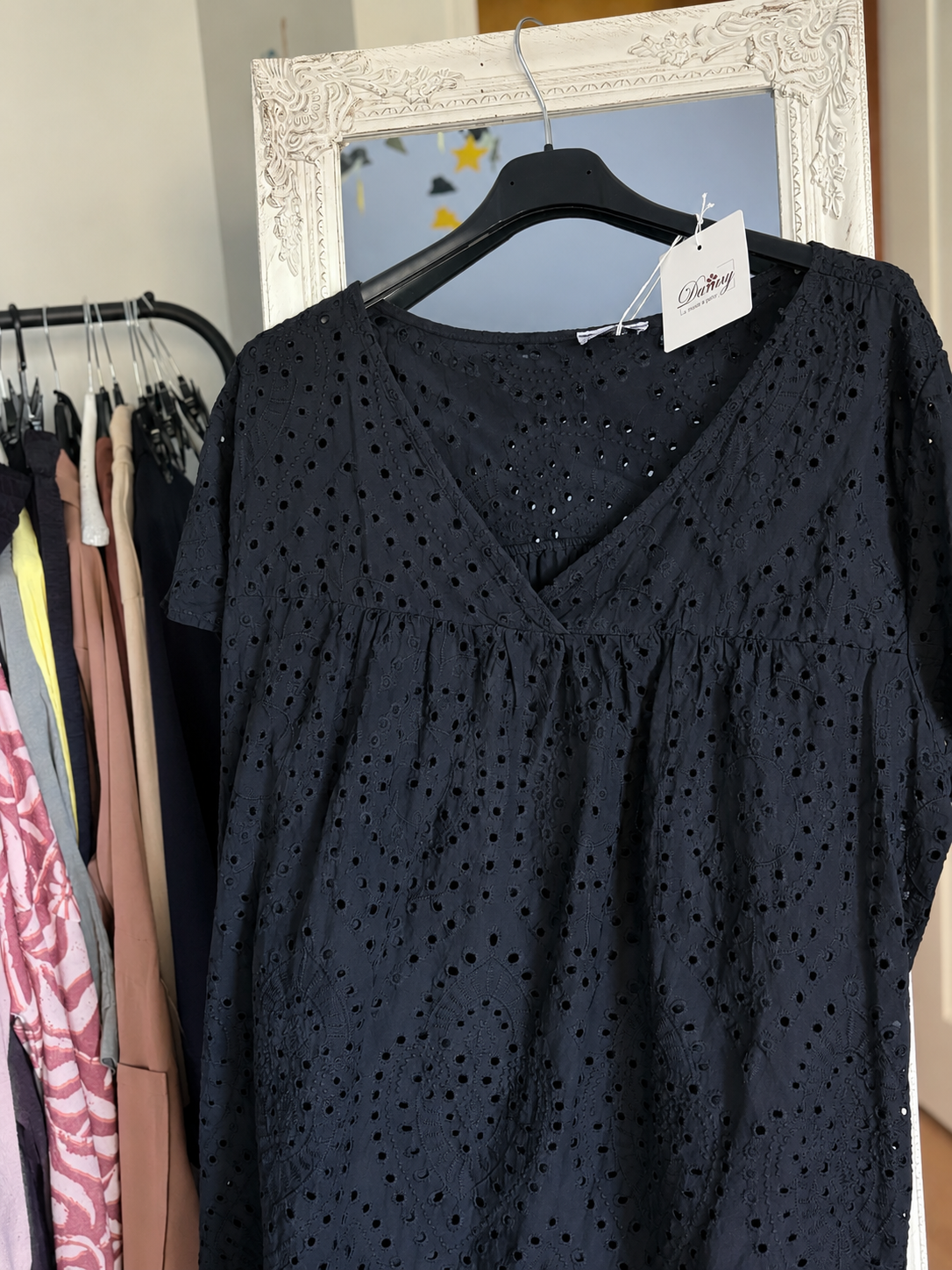 Blouse noire brodée ajourée