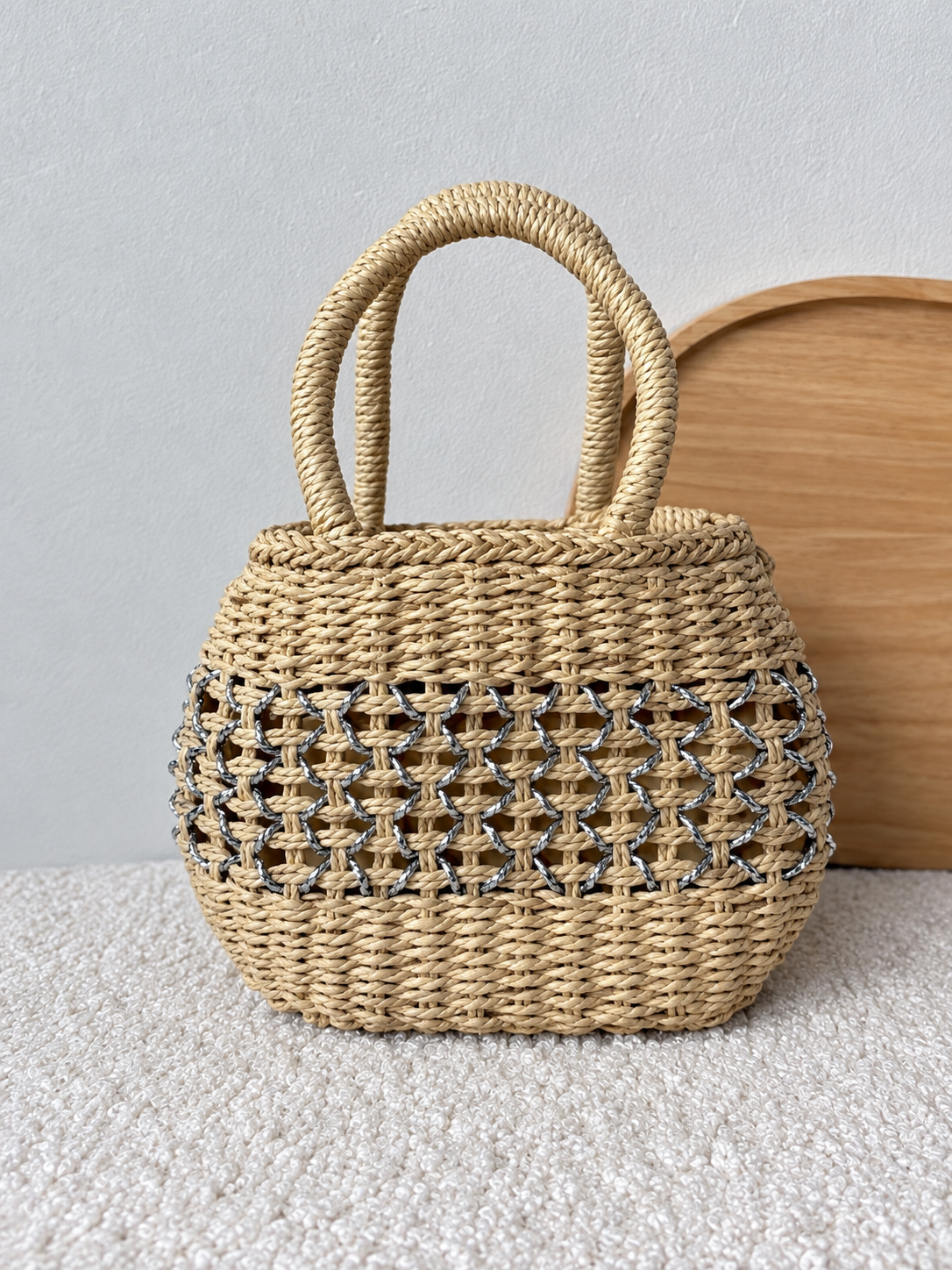 Sac cabas en matière tressée – Naturel & détails argentés