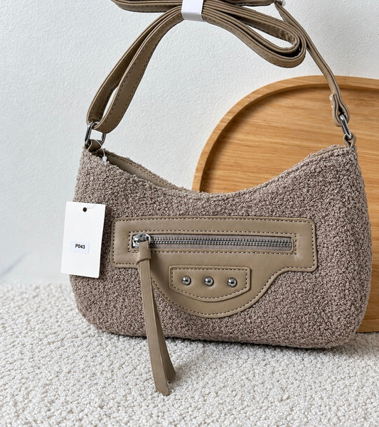 Sac bandoulière effet bouclette – Taupe